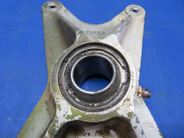 Piper PA-28R-180 LH MG FWD Trunnion Fitting P/N 67040-12 (1123-488)