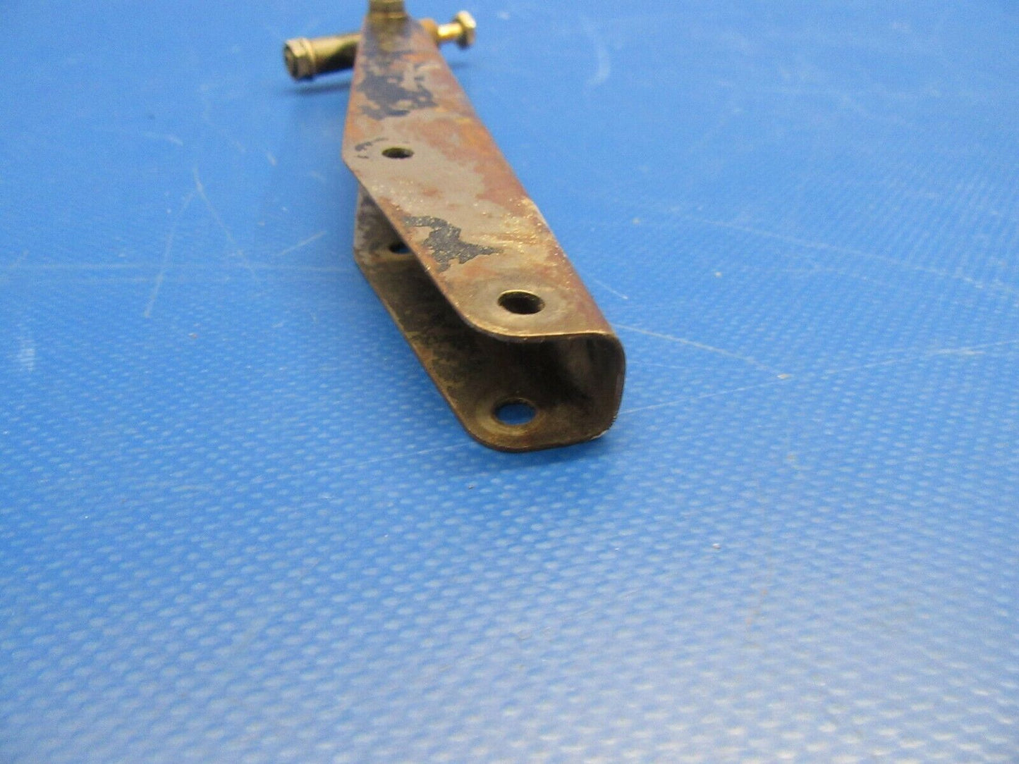Piper PA-34-200T Channel & Trunion Cowl Flap Actuation P/N 37511-35 (1119-149)
