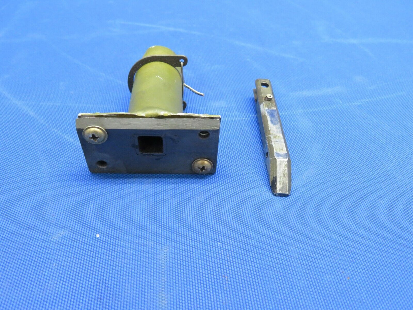 Cessna P210N / 210 Cabin Door Pin & Guide Assy P/N 2117127-3 (1020-152)