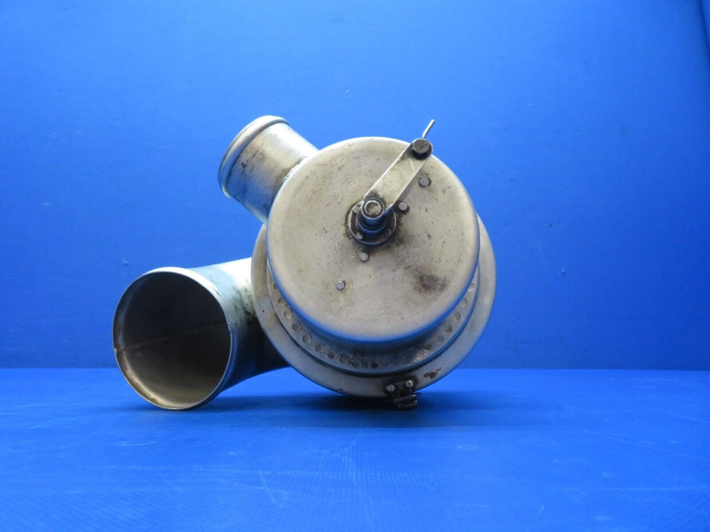 Cessna 401 / 401A LH Air Induction Canister Assy w/ Cap PN 0850344-57 (0124-119)