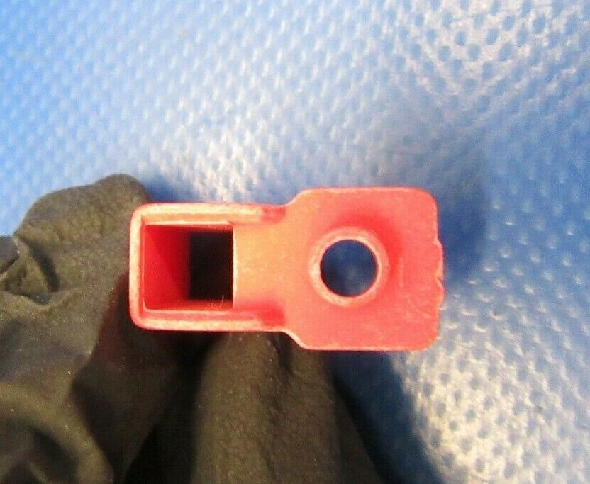 Piper 28 28R 151 161 181 201 28RT-201 31-350 32 Receptacle 758-369 NOS (0519-42)