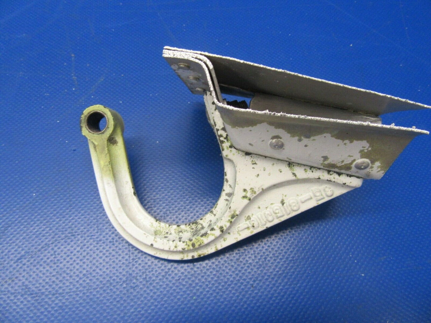Beech 95-B55 RH INBD MLG AFT Door Hinge 35-81566-1 (0819-114)