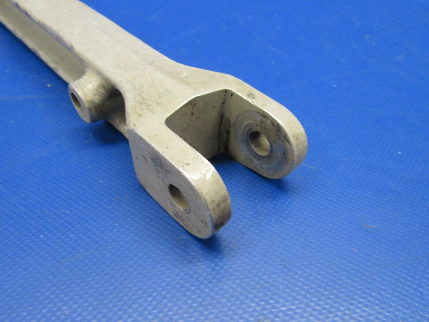 Cessna 310 Main Landing Gear Link LH P/N 0841103-7 & 0841103-11 (0519-190)