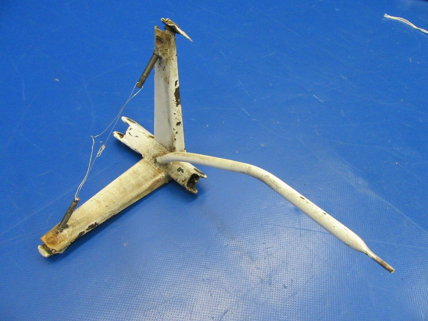 Piper PA-24-250 Comanche Stabilator Trim Tab Bellcrank P/N 20836-00 (1219-220)