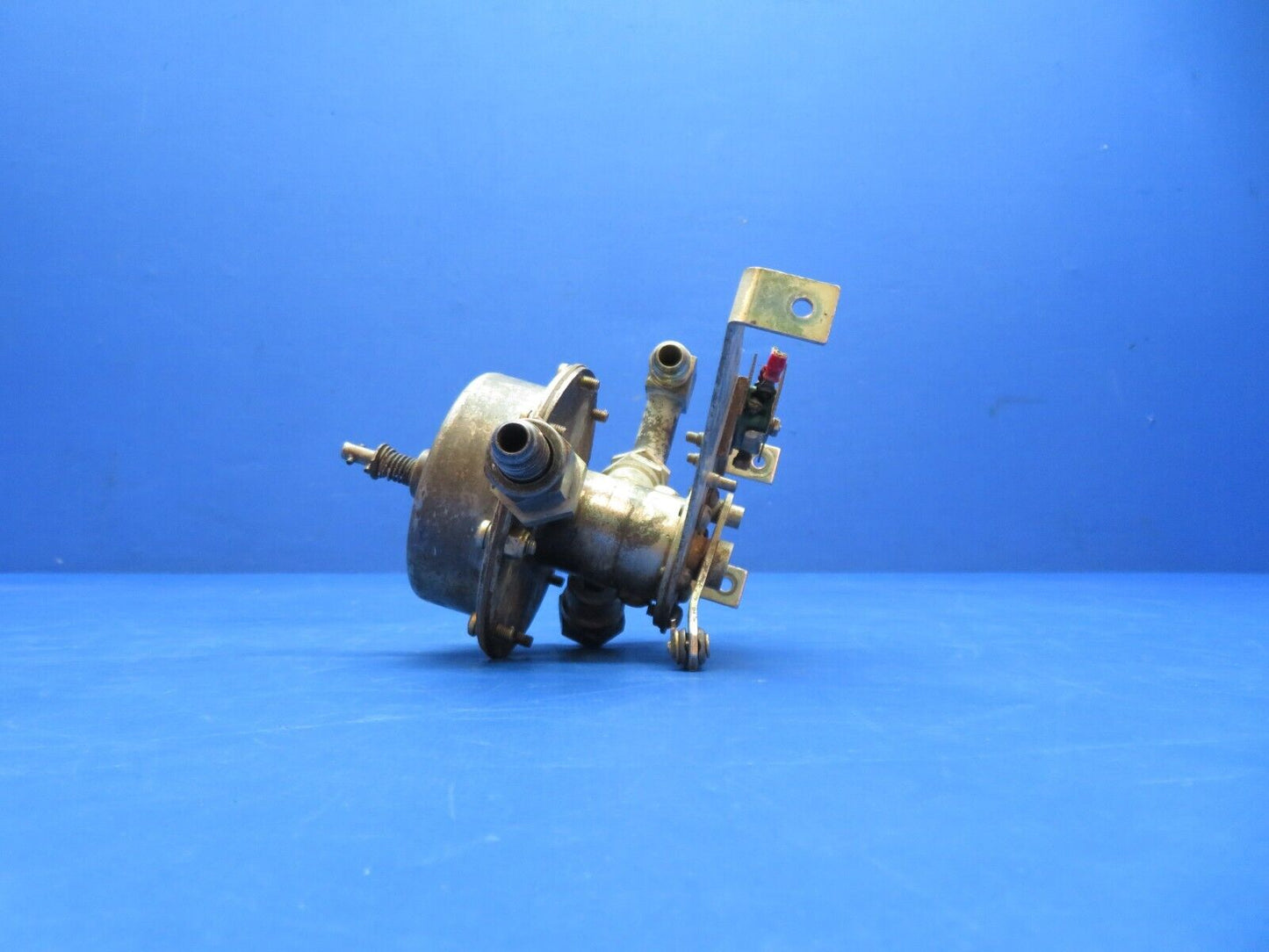 Cessna 310 / 310Q Airborne Fuel Valve Assy P/N 1H13-14 (0923-335)