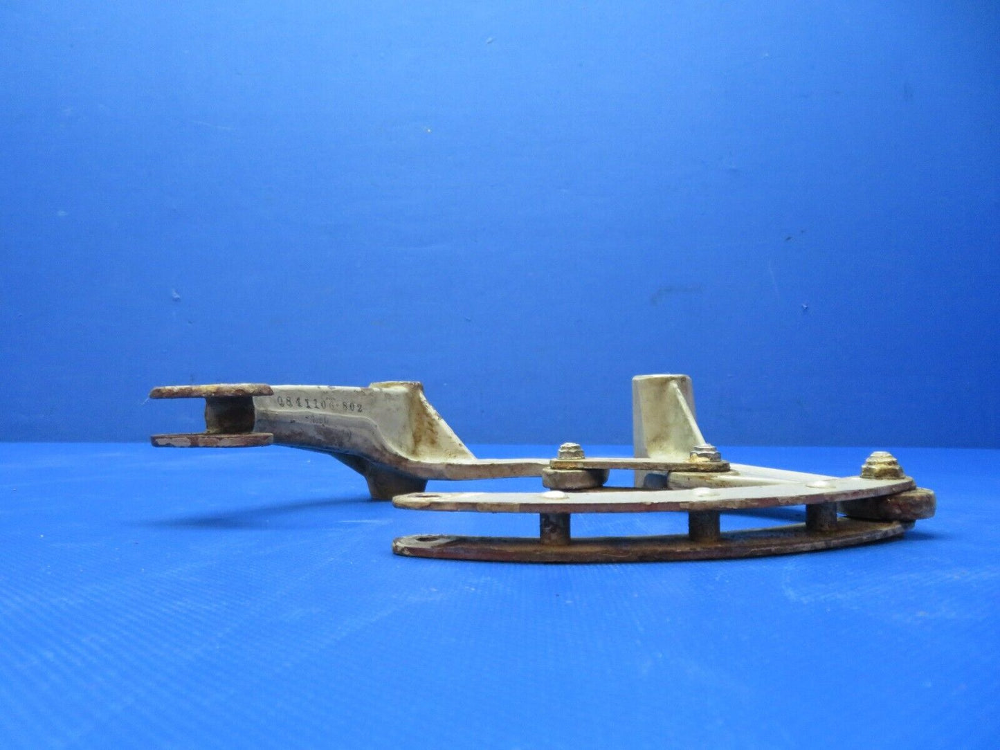 Early Cessna 310 RH MG Idler & Rock Arm Bellcrank Assy P/N 0841104-4 (1223-226)