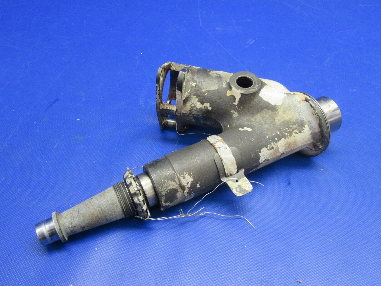 Cessna 210 / P210N Landing Gear Pivot w / Shaft RH / LH 1241610-4 (0521-349)
