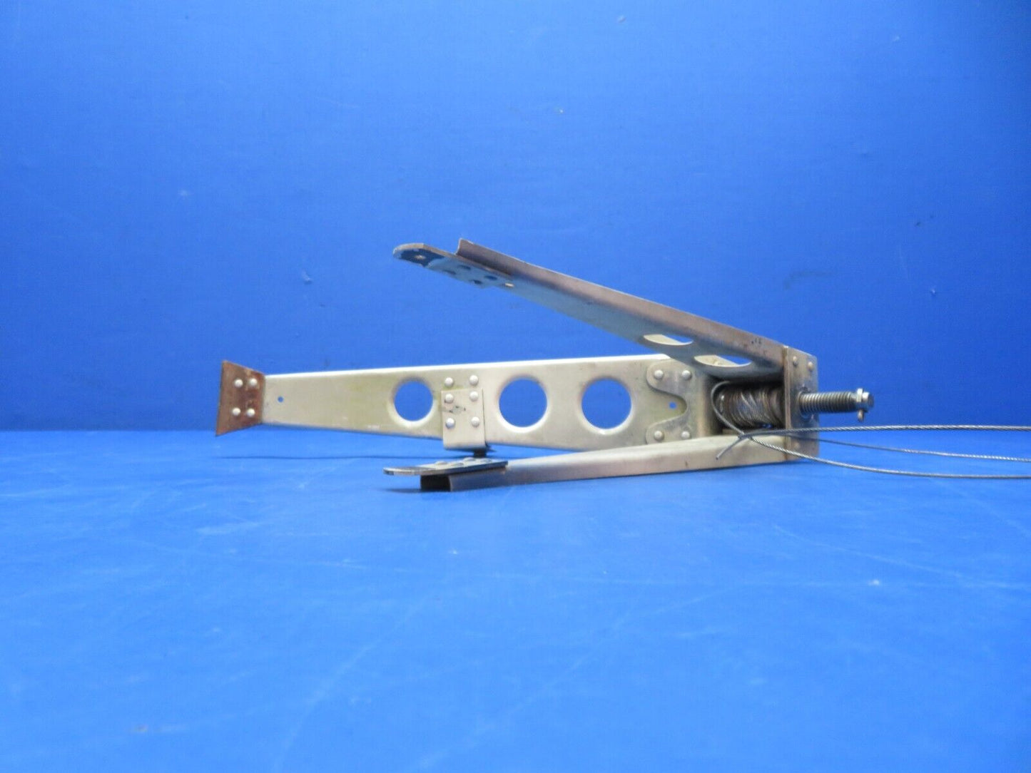 Piper PA-28-140 Stabilator Trim Bracket Assy P/N 63530-00 (1123-145)