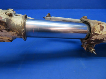 Early Cessna 310 / 310B RH Main Gear Assy P/N 0841000-96 FOR PARTS (1223-188)
