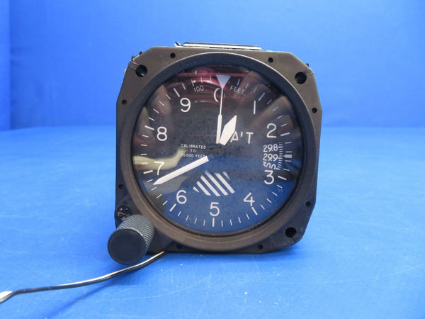 Beech 95-B55 Baron United Instruments Altimeter - Lighted P/N 5934P-3 (0223-792)