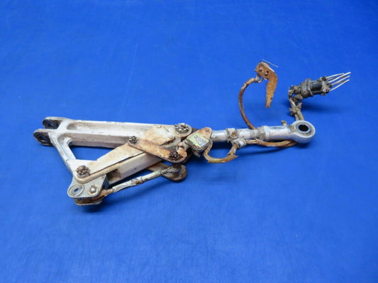 Piper PA-28R-180 Main Gear Truss LH Assy P/N 67025-05 (1123-495)