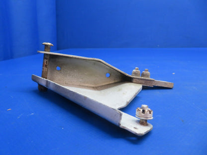 Beech Main Gear Bracket Uplock Assy LH P/N 35-815077 (1122-617)