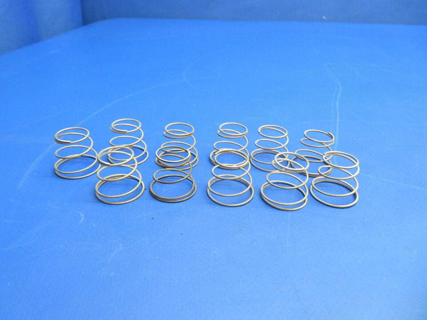 Continental Compression Spring P/N 627378 LOT OF 11 NOS (1022-640)