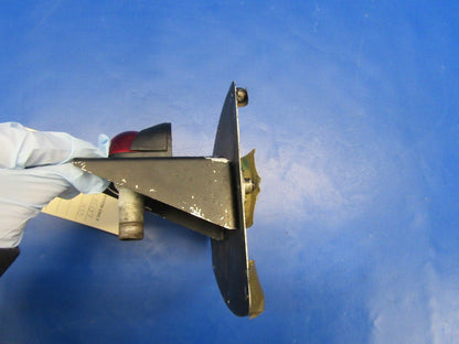Cessna 310 Wing Nav Light & Bracket Red P/N 0823200-1 & 5618106-17 (0118-04)