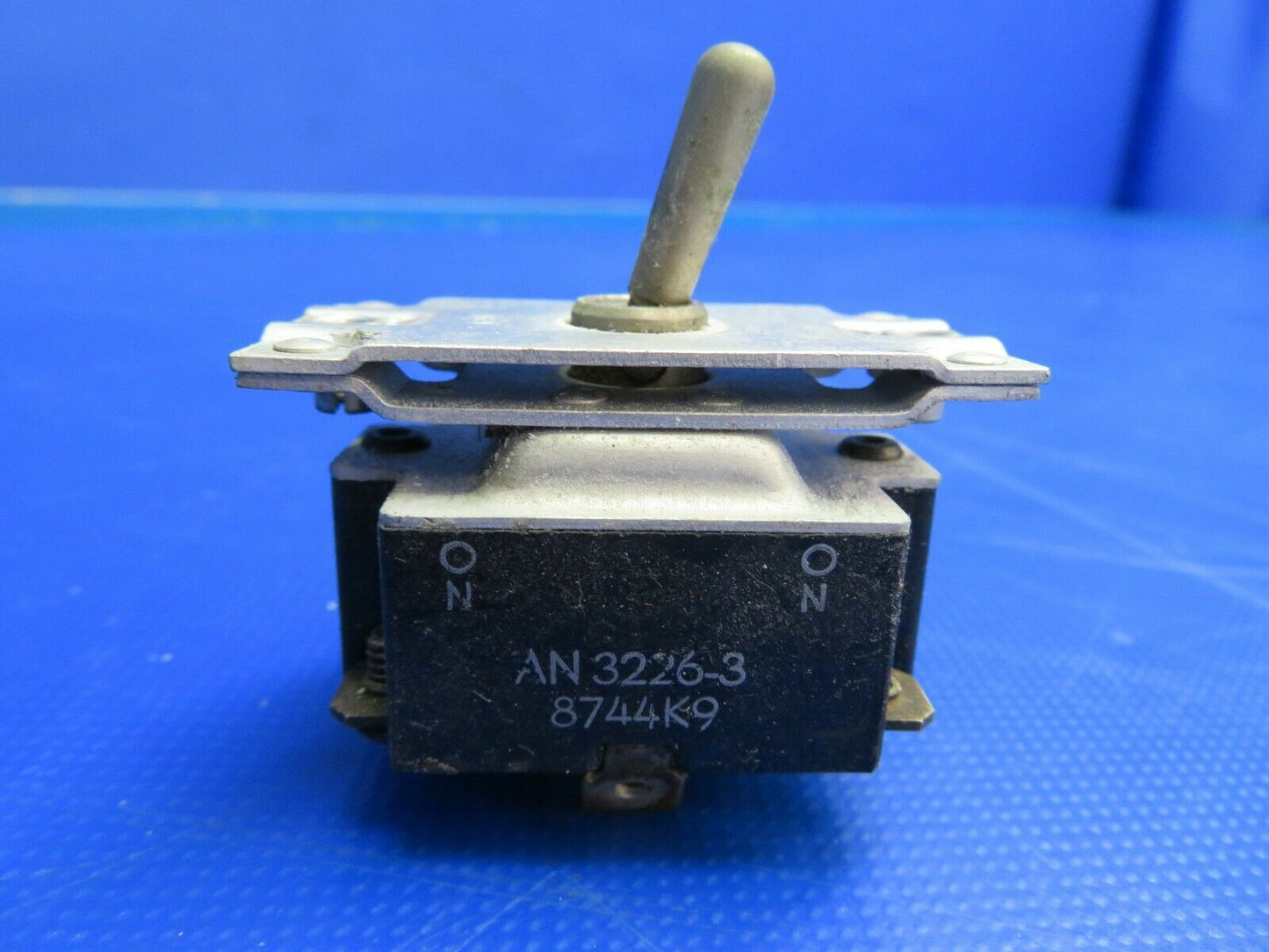 Beech G35 Bonanza Toggle Switches LOT OF 6 P/N 8731K3 (0620-361)