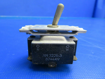 Beech G35 Bonanza Toggle Switches LOT OF 6 P/N 8731K3 (0620-361)