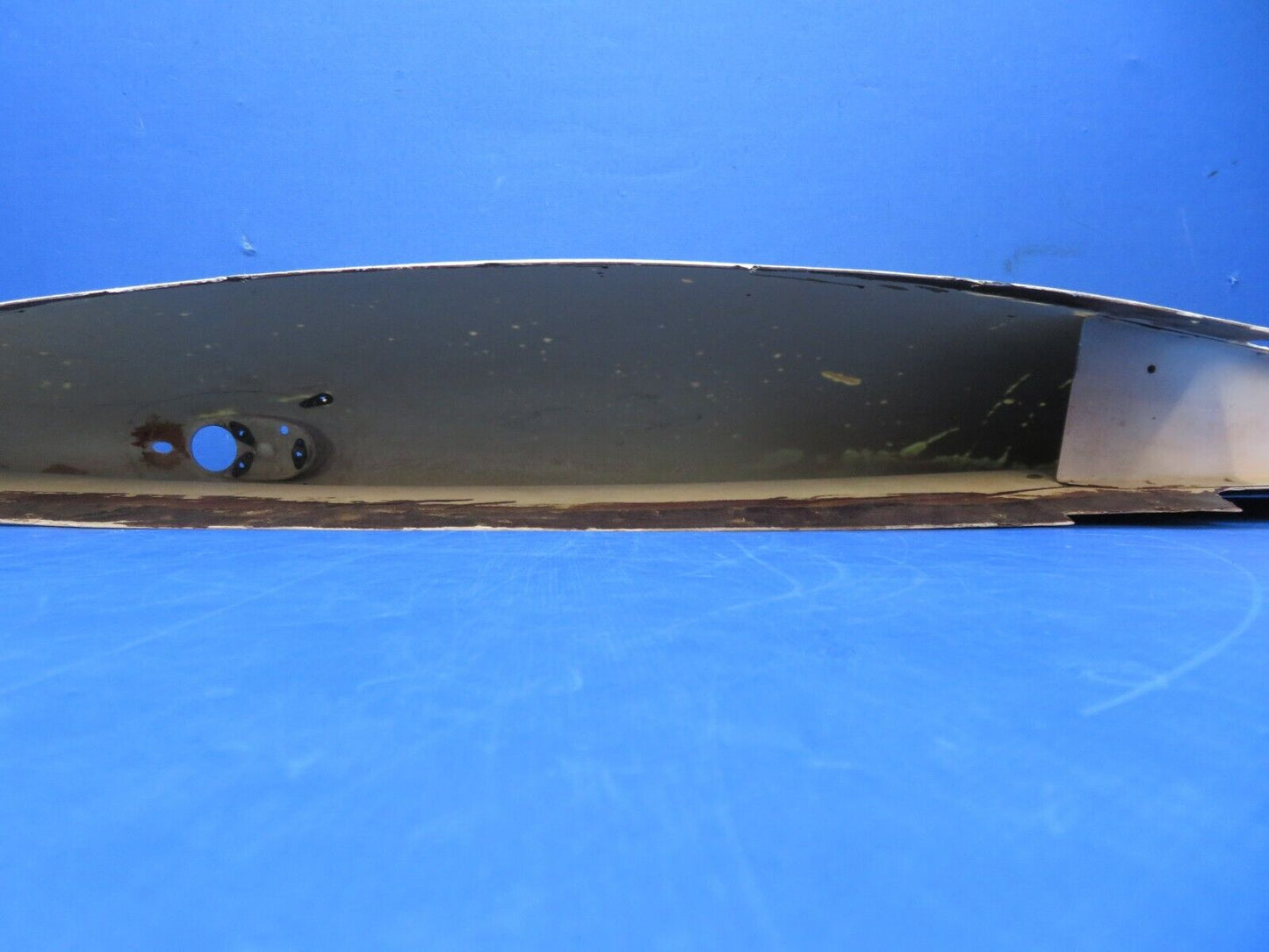 Cessna 210 RH Fiberglass Wing Tip Assy P/N 1221111-202 (0723-425)