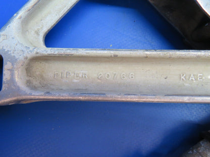 Piper PA-28R-201T RH Main Gear Truss w/ Link & Switch P/N 67025-06 (1122-798)