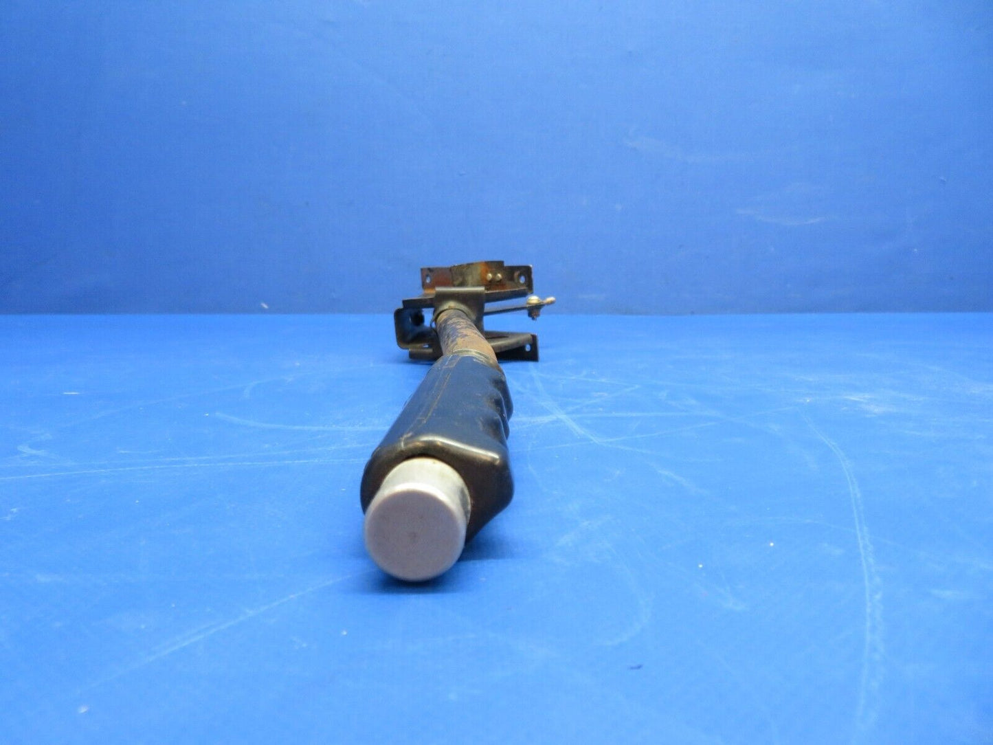 Piper PA-28R-200 Arrow Lever Handle Assy Flap Control P/N 67582-03 (1022-715)