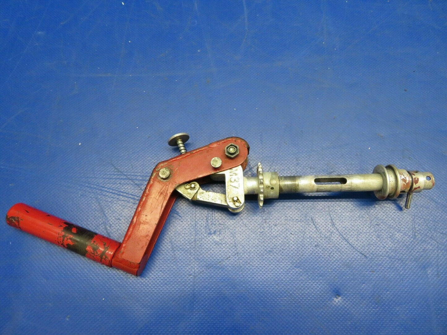 Cessna 310P Crank Assy Manual Gear Extension P/N 0843400-57 (0620-735)