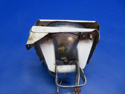 Piper PA-23 Aztec Landing Light w/ Mounting Bracket P/N 30495-000 (0922-800)