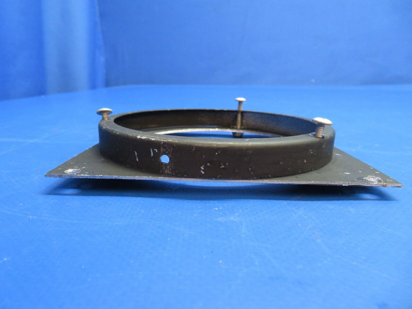 Beech C-35 Bonanza Wing Landing Light Frame w/ Lens P/N 35-115210-10 (1122-882)