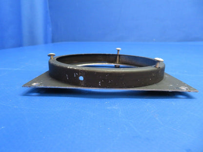 Beech C-35 Bonanza Wing Landing Light Frame w/ Lens P/N 35-115210-10 (1122-882)