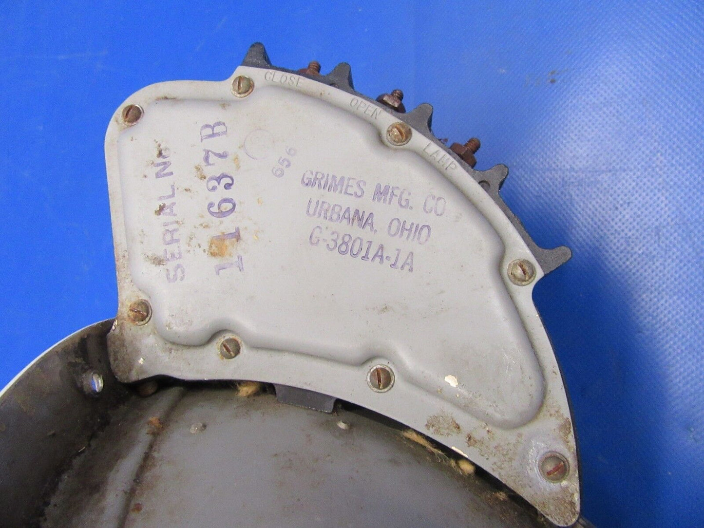 Cessna 310 Grimes Retractable Landing Light RH Wing 24V G-3801A-1A (1218-01)