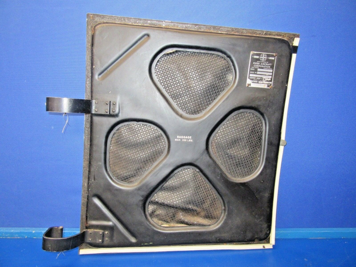 20706-004 Piper PA-24-250 Baggage Door HAS KEY (0818-395)