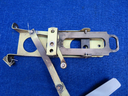 Socata FWD RH Box Assy Door Latch Mechanism w/ Handle P/N 25025005 (0622-907)