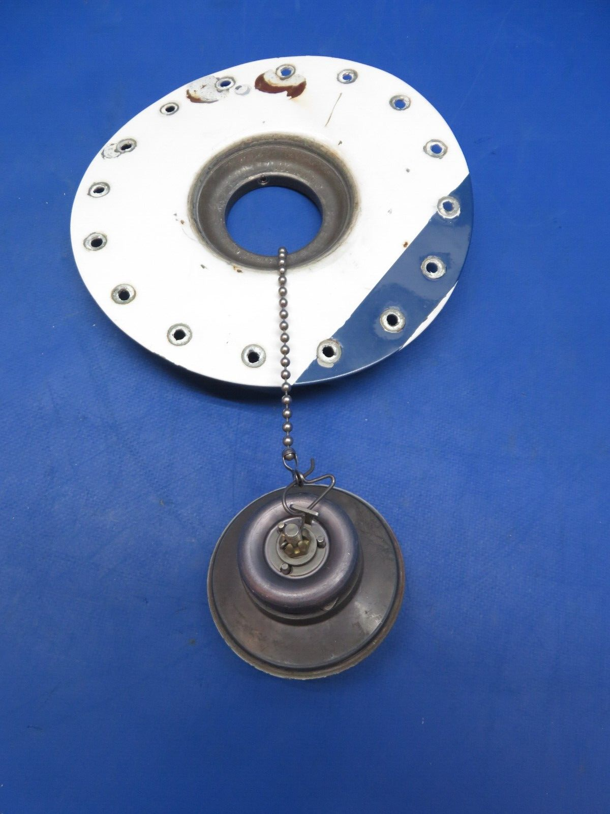 Cessna 310 / 310Q Tip Tank Fuel Cap & Adapter Assy P/N 0823410-9 (0823-772)