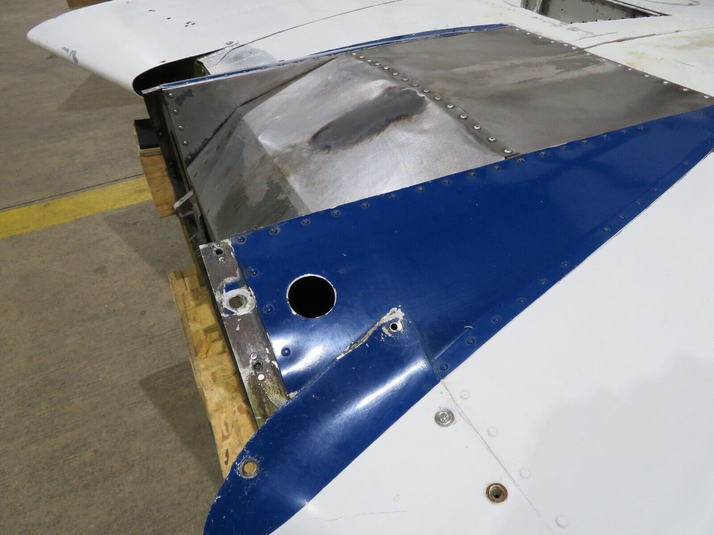 1978 Piper PA-34-200T Seneca RH Wing P/N 37093-04 (0423-103)