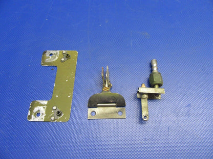 Cessna P210N Door Handle Pin Lock w / Connector 2117162-2 (0521-335)