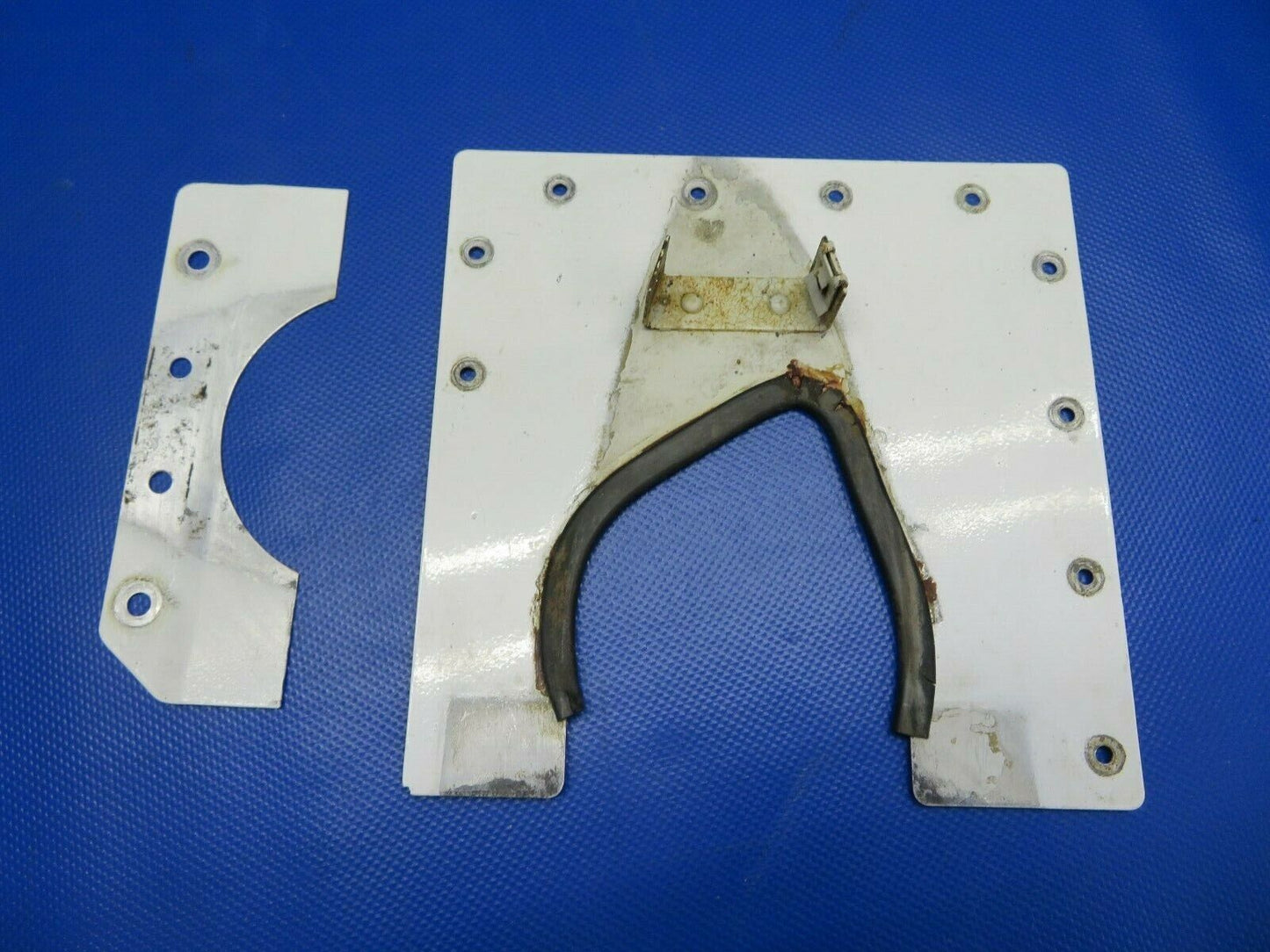 Piper PA-28-140 Plate Fairing w/ Clip RH P/N 63339-01, 63340-00 (1220-408)