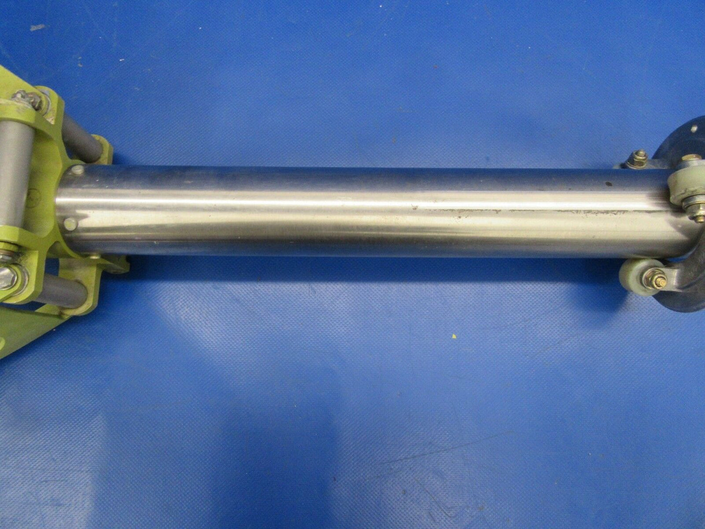 Beech Baron 95-B55 Control Column, Hanger & Tube 96-524017-23 (1118-12)