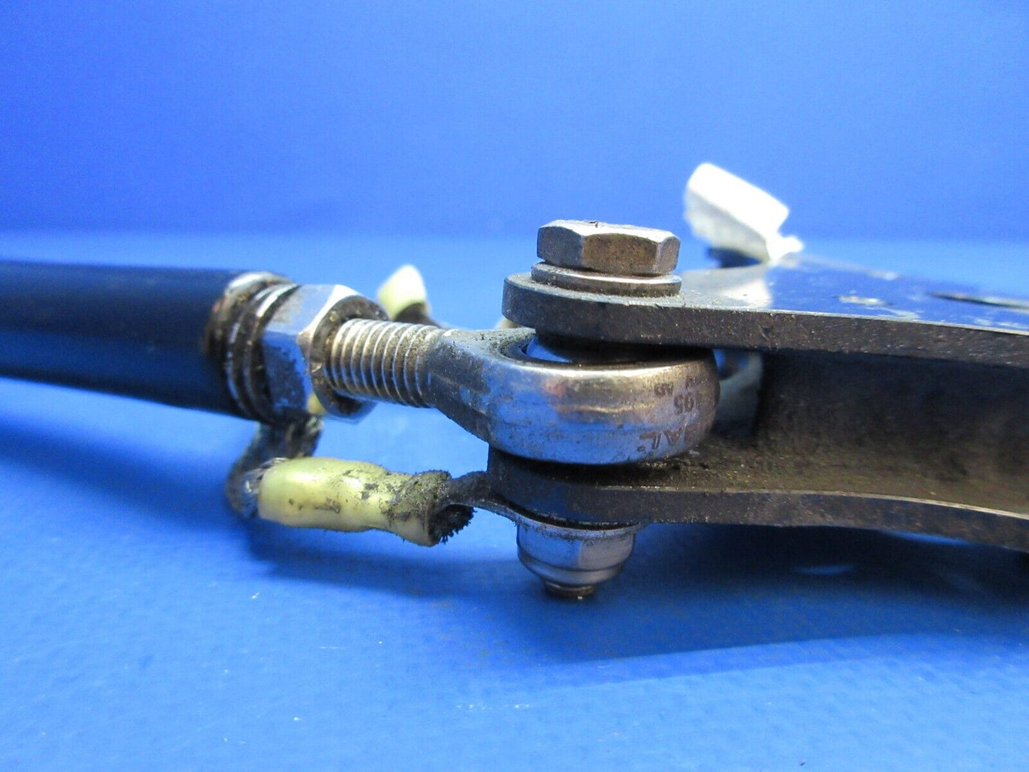 Diamond DA-42 Bellcrank Flap Assy w/ Rod P/N D60-2527-30-00_1 (0623-779)