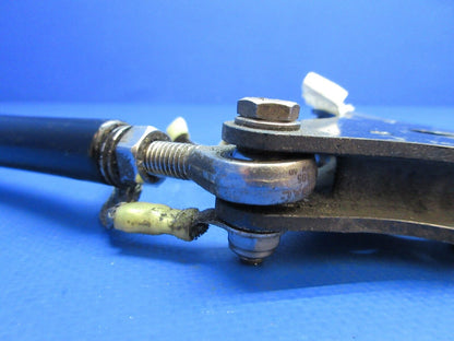 Diamond DA-42 Bellcrank Flap Assy w/ Rod P/N D60-2527-30-00_1 (0623-779)