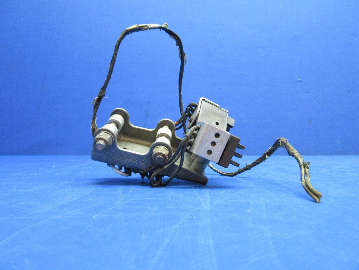 Cessna 310 / 310I De-Ice Brush Block Assy P/N C40057 (0923-947)