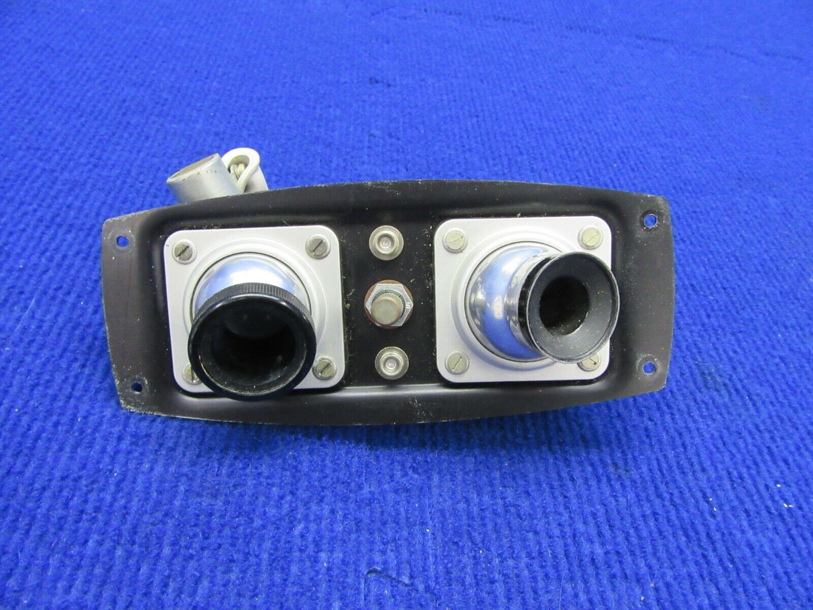 Piper PA-32-300 Light & Gasper Vent CTR & Rear 484 299 (1121-527)