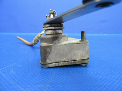 Cessna 310 / T310Q Switch Main Gear LH 1VA20 28 Volts (0619-384)