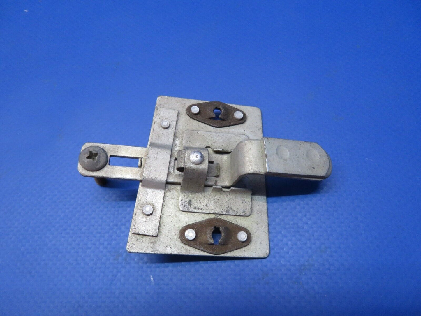 Cessna Thumb Door Latch P/N 0411590-1 (1122-318)