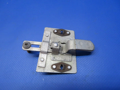 Cessna Thumb Door Latch P/N 0411590-1 (1122-318)