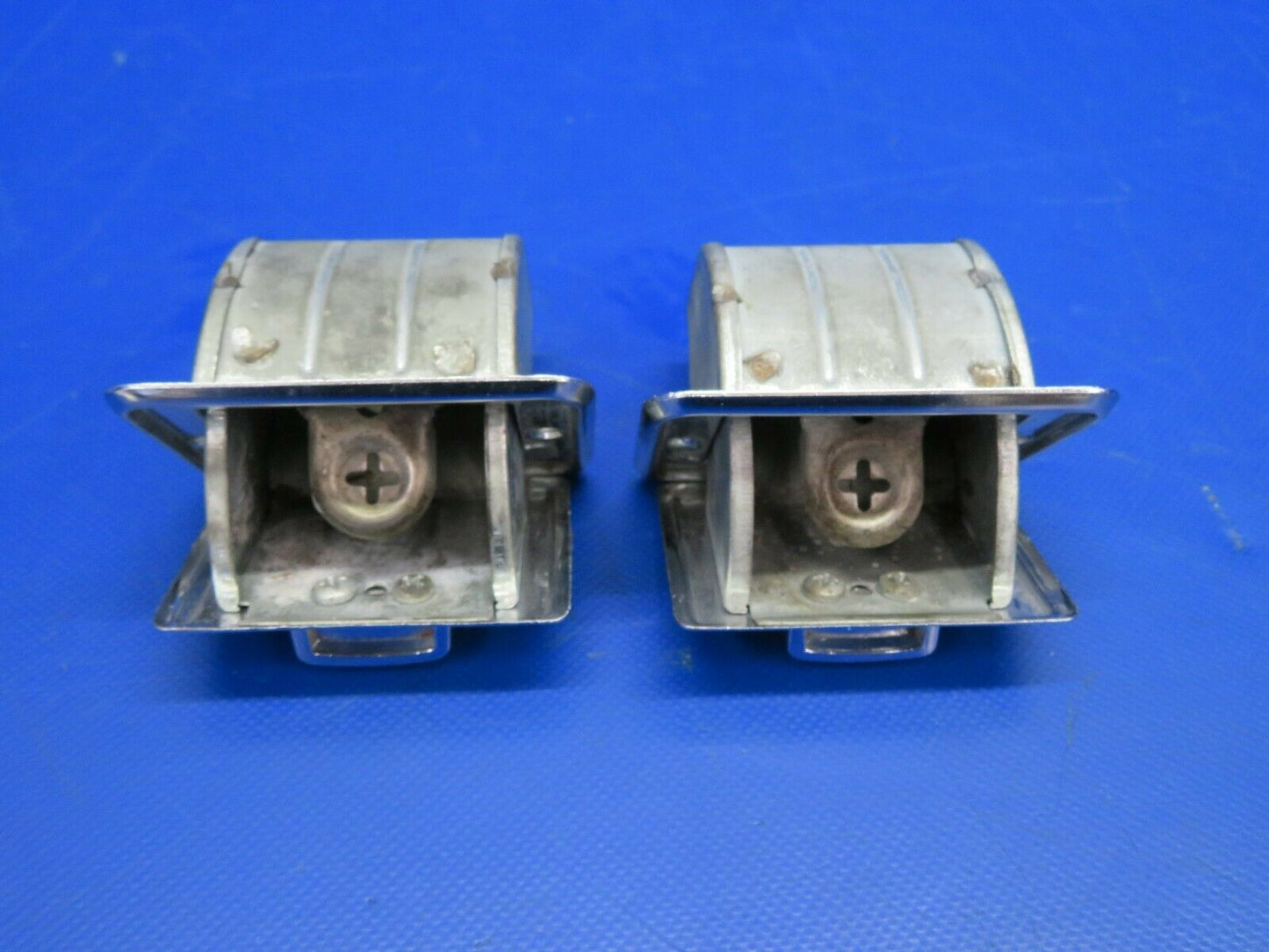 Beech Baron 58P Ash Tray LOT OF 2 (0420-121)