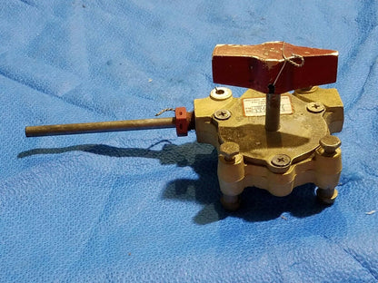 Beech Baron 58 Fuel Selector Control P/N HE7001-7 (0716-35)