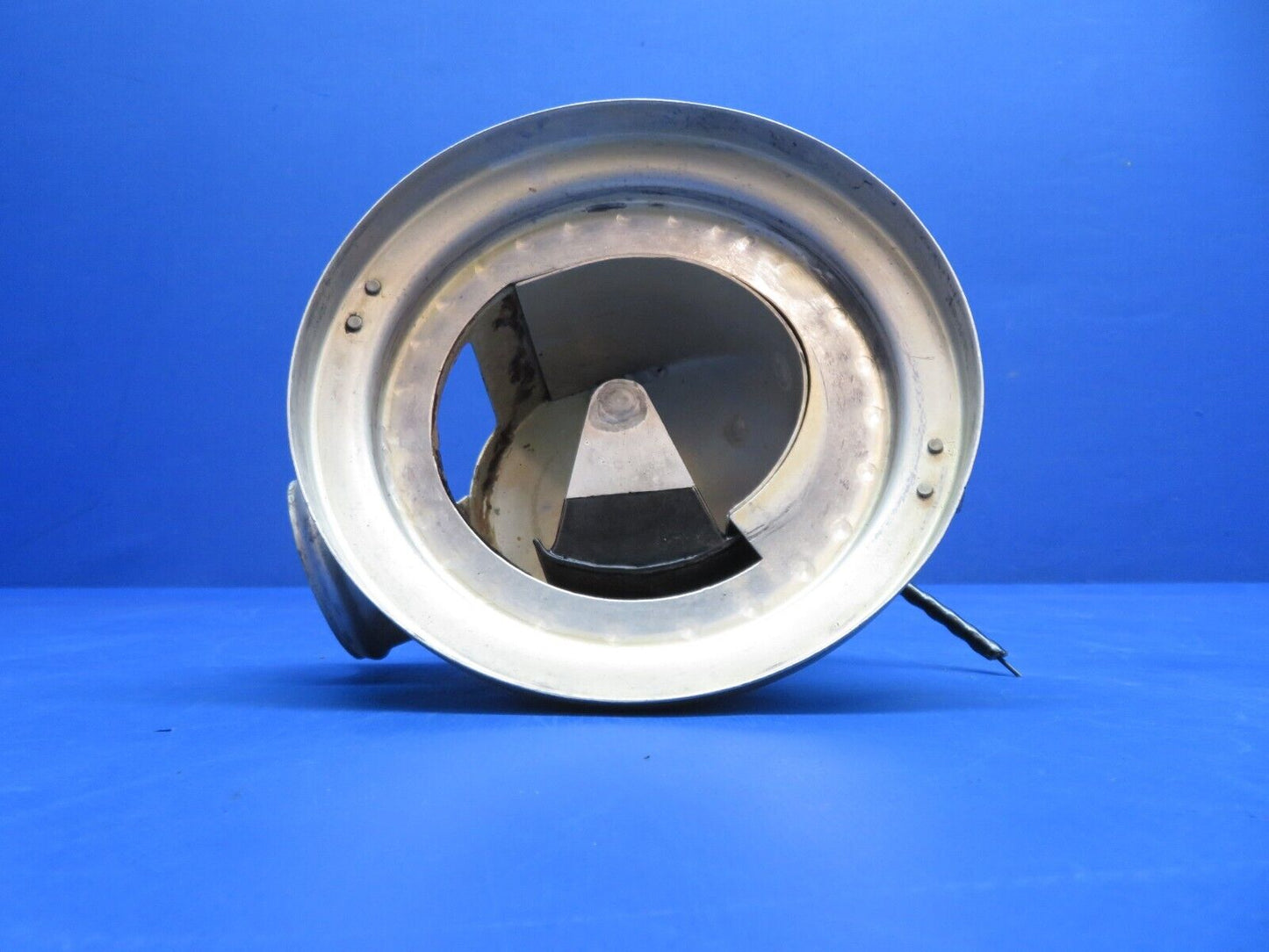 Cessna 310 / 310Q RH Air Induction Canister w/ Cap P/N 0850344-56 (0923-339)