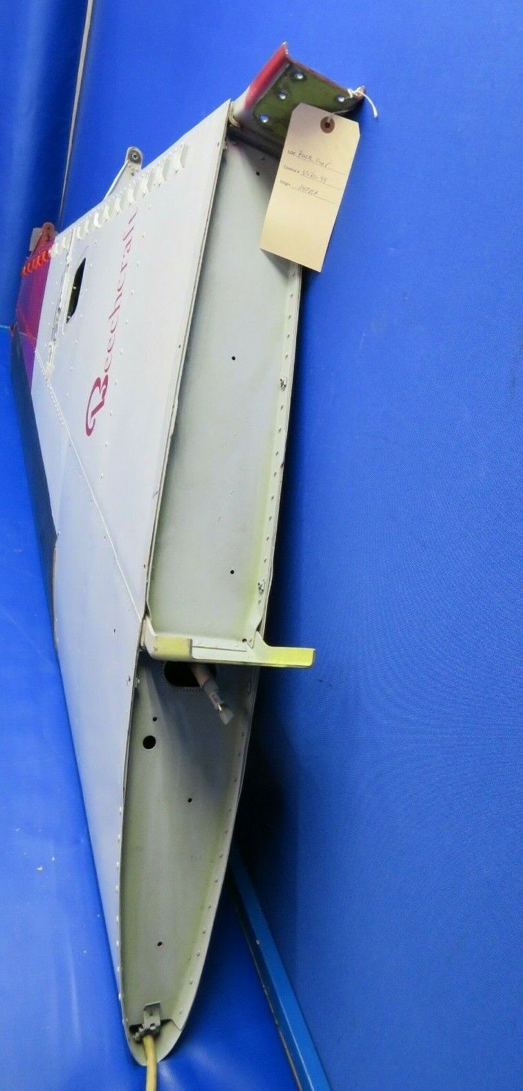 Beech Baron B58P Vertical Stabilizer w / Vortex Gens 96-640000-197 (0520-44)