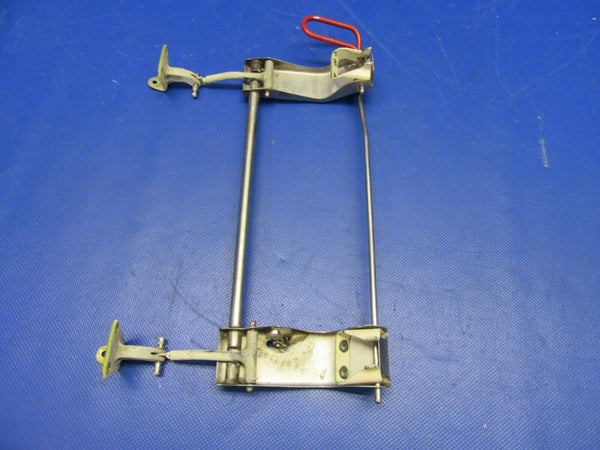 Beech 95-B55 Baron Window Latch RH P/N 35-410291-632 (0621-684)