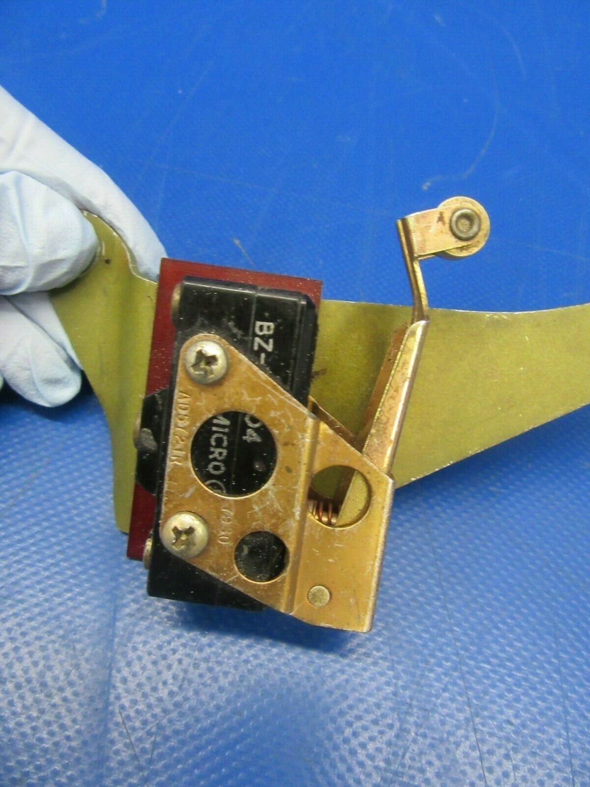 Cessna 310 R Up Limit Switch & Bracket BZ7RT04 & 5045028-5 (0219-260)