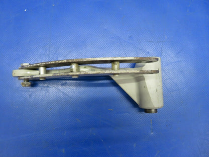 Cessna 310P Bellcrank Assy RH Main Gear P/N 0841104-4 (0620-741)