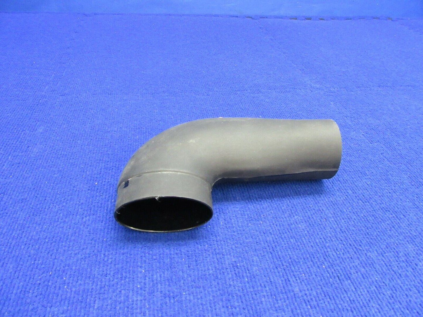 Cirrus SR-22 Duct Assy AFT w/ Bracket P/N 20715-001 (1221-562)